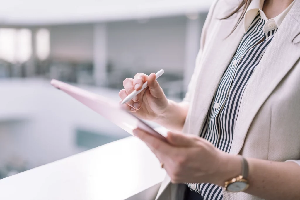 Copywriterin Koblenz - Sabrina Hück - Deutsch - Business - Werbetexterin - iPad - LinkedIn Marketing - LinkedIn - Marketing 